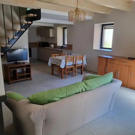 Fontaine Vieille בית הארחה